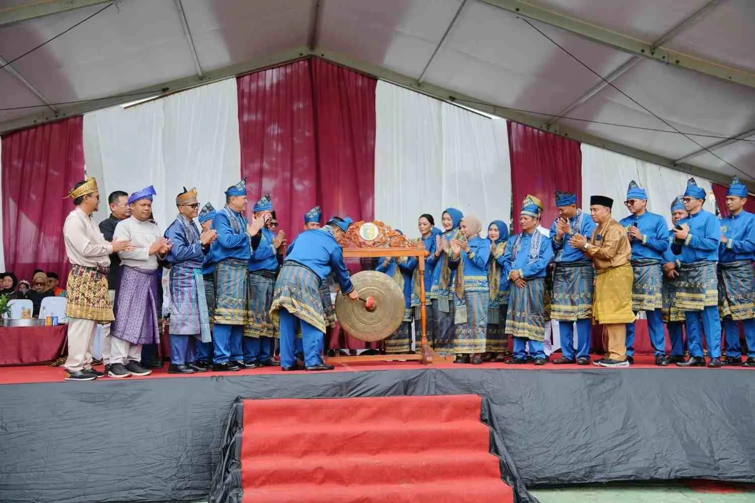 Pacu Jalur Kuansing Resmi Dibuka, SF Hariyanto: Budaya Harus Dijaga, Ekonomi Harus Berseri