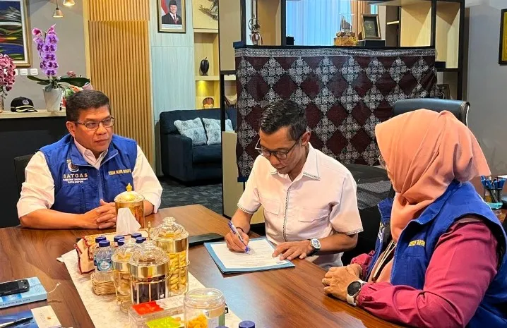 Akhirnya Anggota Dewan Dapat Sanksi Lisan dan Tandatangani Surat Pernyataan, Atas Kesalahannya Merokok di KTR