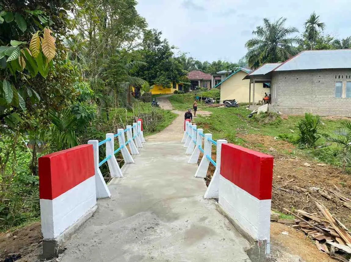 Jembatan Merah Putih Presisi di Sentajo Raya Rampung Tahap Pengecatan, Kapolres Kuansing: Segera Dapat Dimanfaatkan Masyarakat