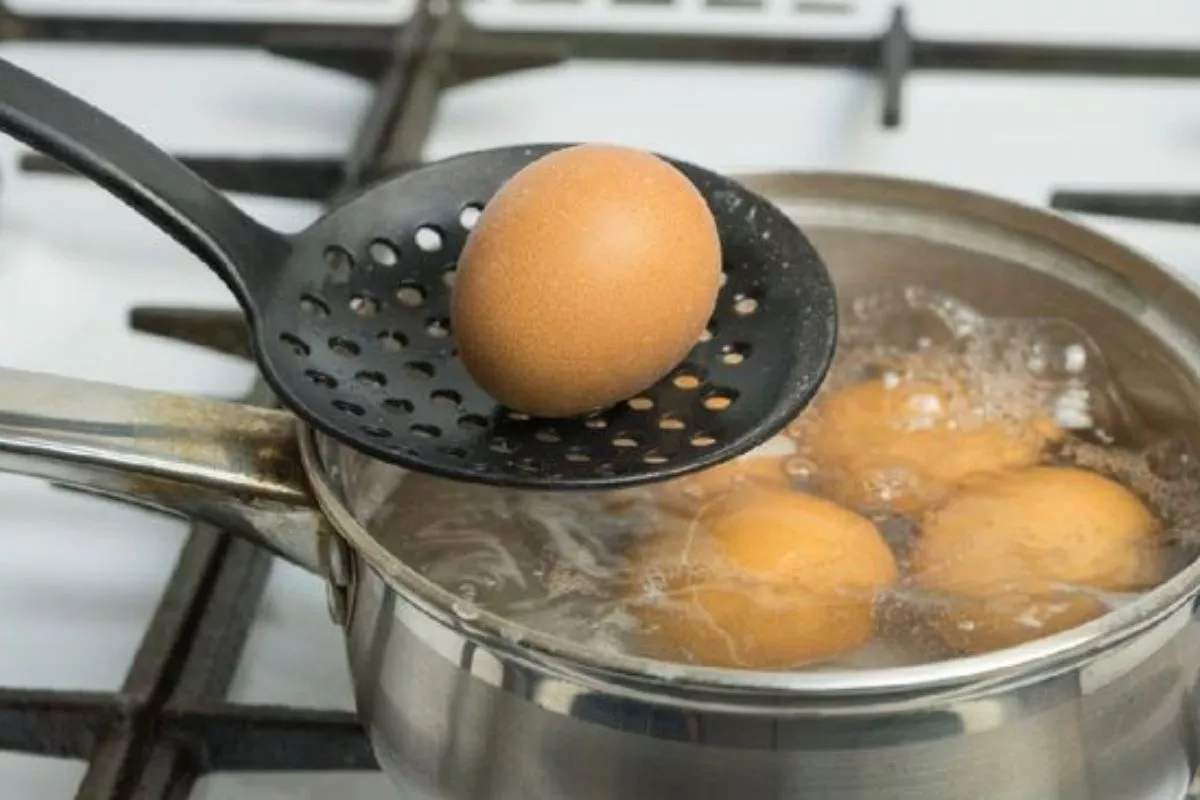 Cara Merebus Telur dengan Baking Soda Agar Kulit Cepat Terkelupas