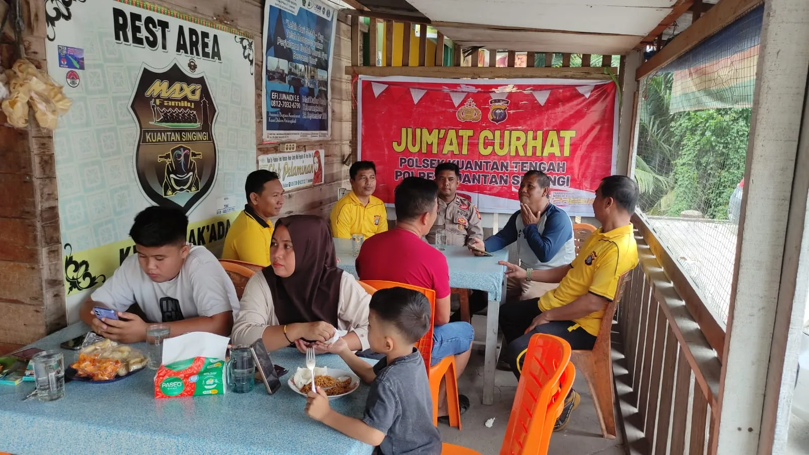 Jumat Curhat Polsek Kuantan Tengah Perkuat Komunikasi dan Jaga Kondusivitas Kamtibmas