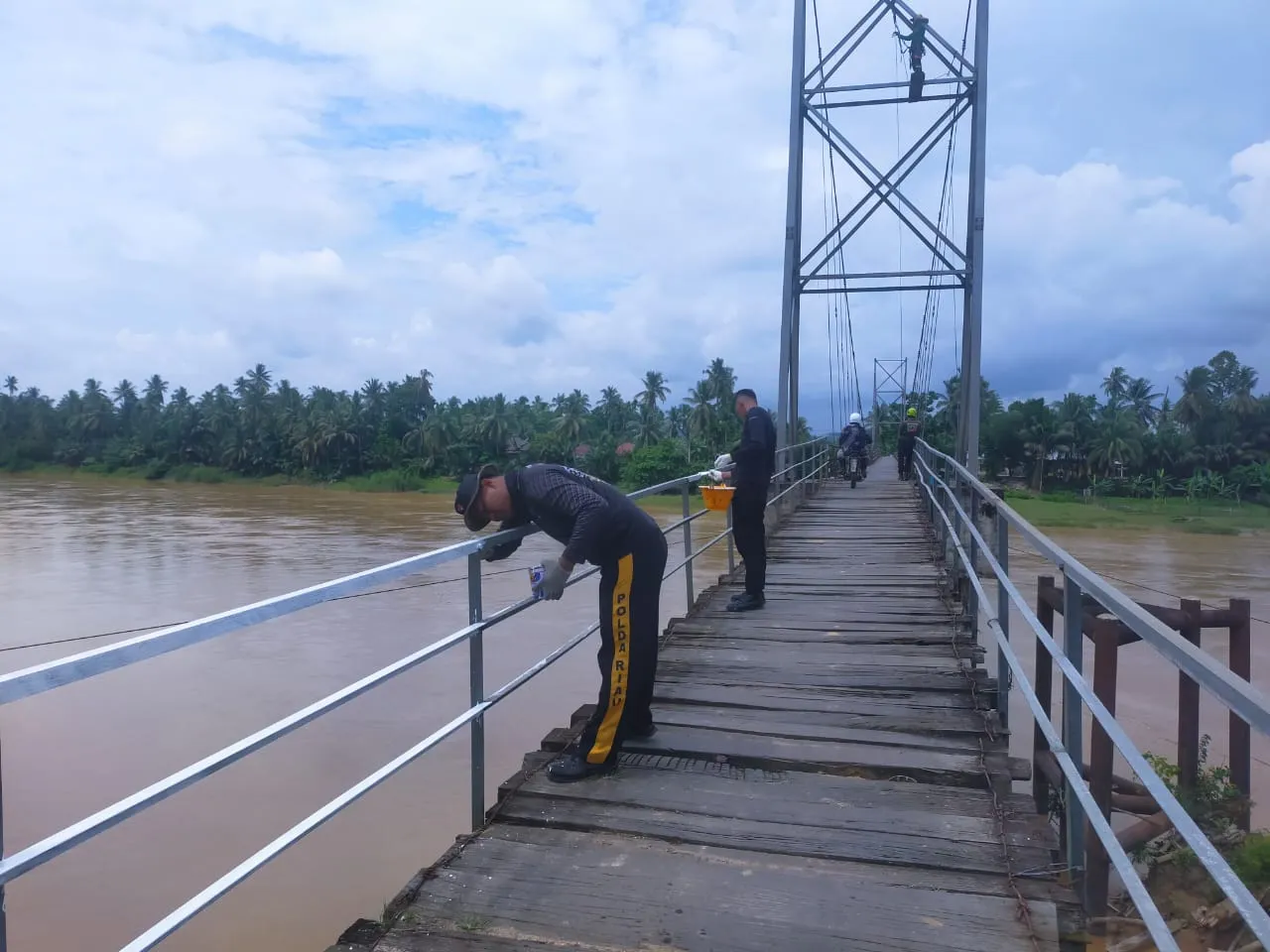 Jembatan Merah Putih Presisi Penghubung Desa Pintu Gobang- Desa Bandar Alai Kari di percepat pengerjaannya