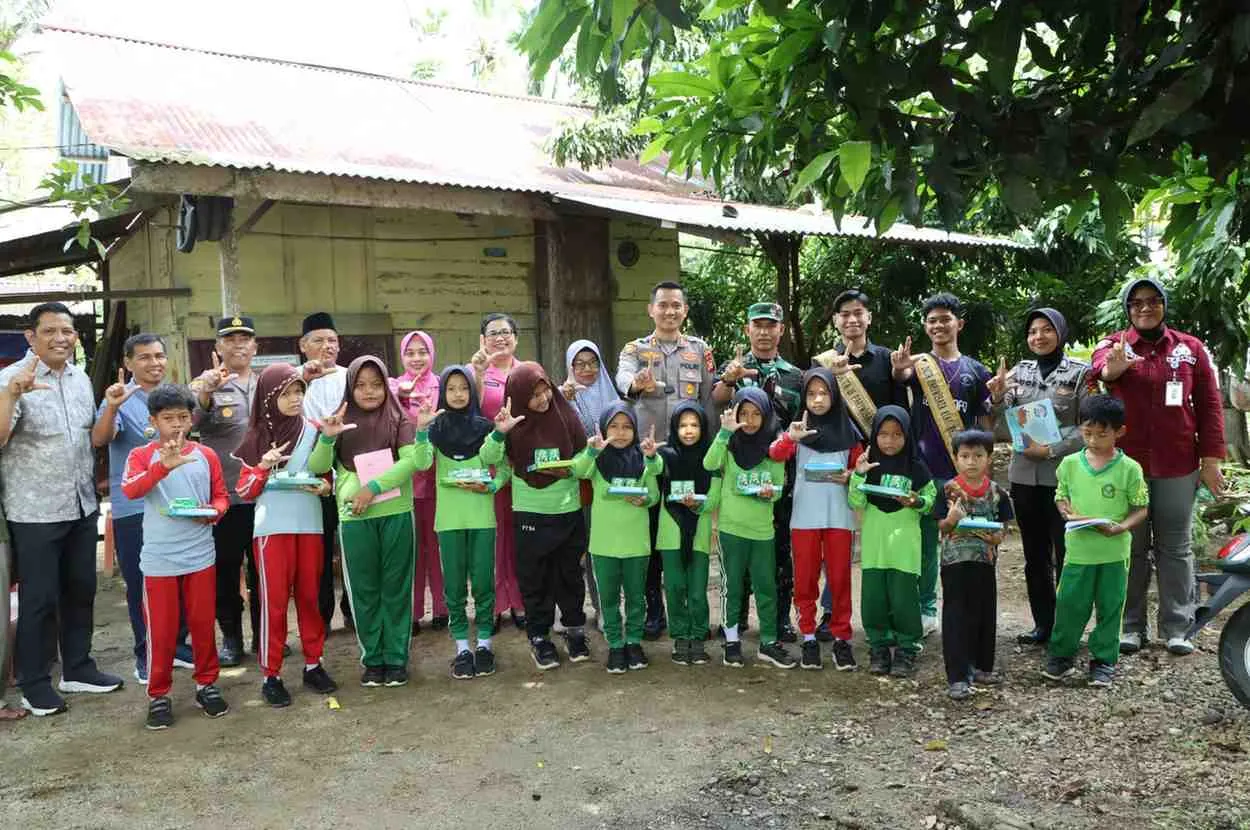 Kapolres Kuansing Hadirkan Program JALUR di Pangean, Salurkan Sembako dan Layanan Kesehatan Gratis untuk Masyarakat