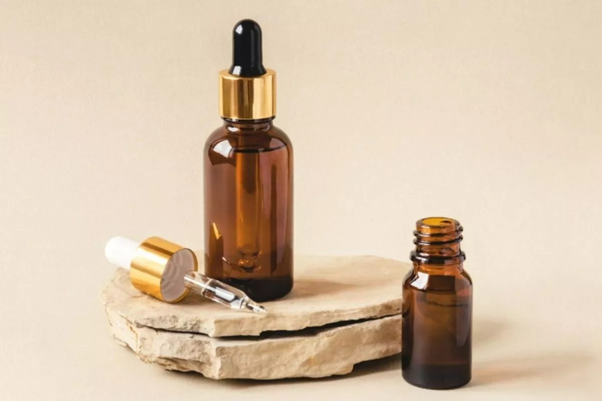 7 Kandungan Serum Terbaik untuk Menyembuhkan Jerawat Aktif dan Bekasnya
