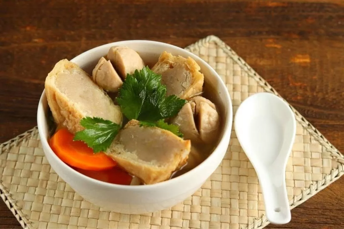 3 Resep Kuah Bakso Bening yang Cocok untuk Teman Makan Tahu Bakso Kukus