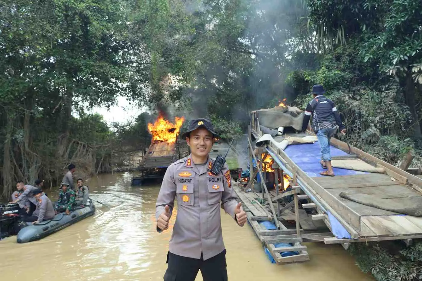 145 Rakit PETI Dimusnahkan oleh Personil Gabungan TNI-POLRI, Sat Pol PP, Damkar,  BPBD dan Instansi Terkait, di Sepanjang Sungai Kuantan