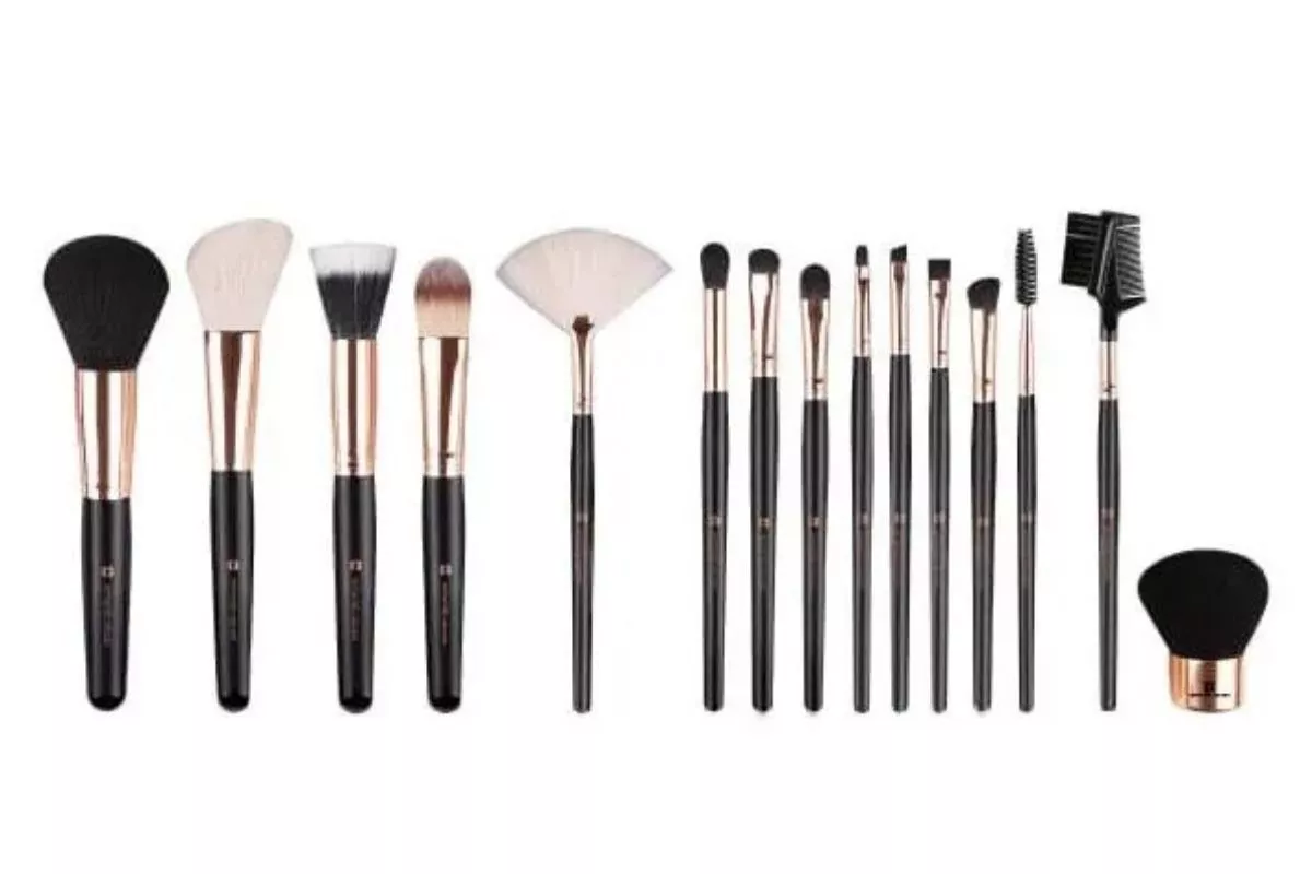 5 Rekomendasi Brush Makeup Set Lokal Murah dan Bagus di Bawah 150 Ribu
