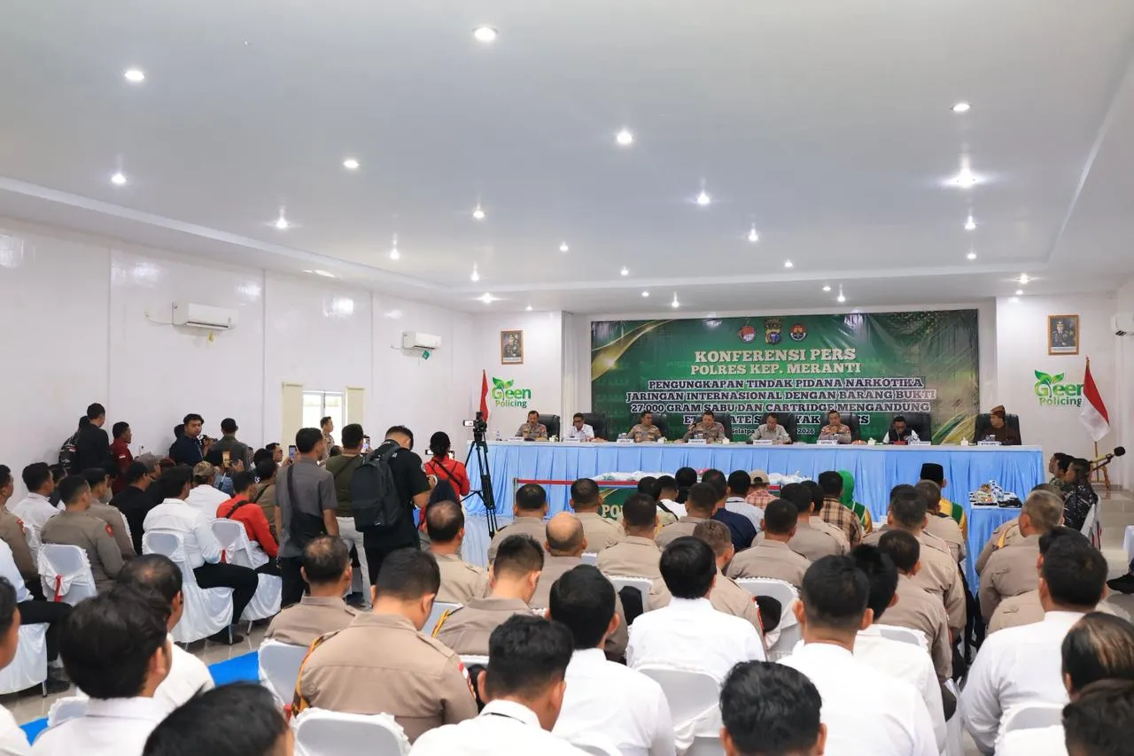 Wakapolda Riau Pimpin Konferensi Pers Pengungkapan 27 Kg Sabu Jaringan Internasional di Polres Meranti