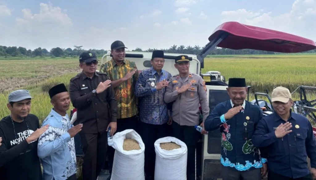 Seri Wajah Petani di Panen Raya Bersama Bupati dan Kapolsek