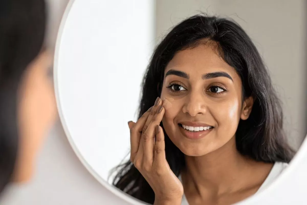 Teknik Sandwich Method: Solusi Makeup Awet Seharian Anti Luntur