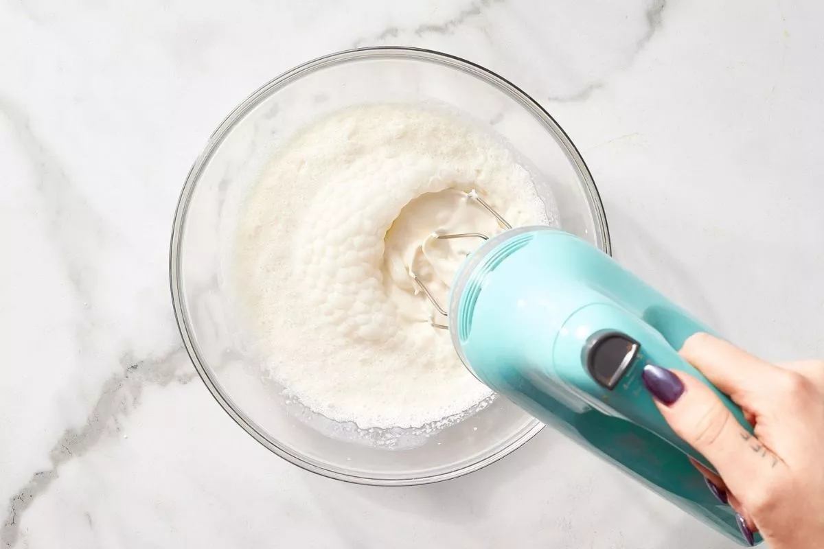 Tips Mengocok Whipping Cream Manual Tanpa Mixer Tetap Kaku dan Kokoh