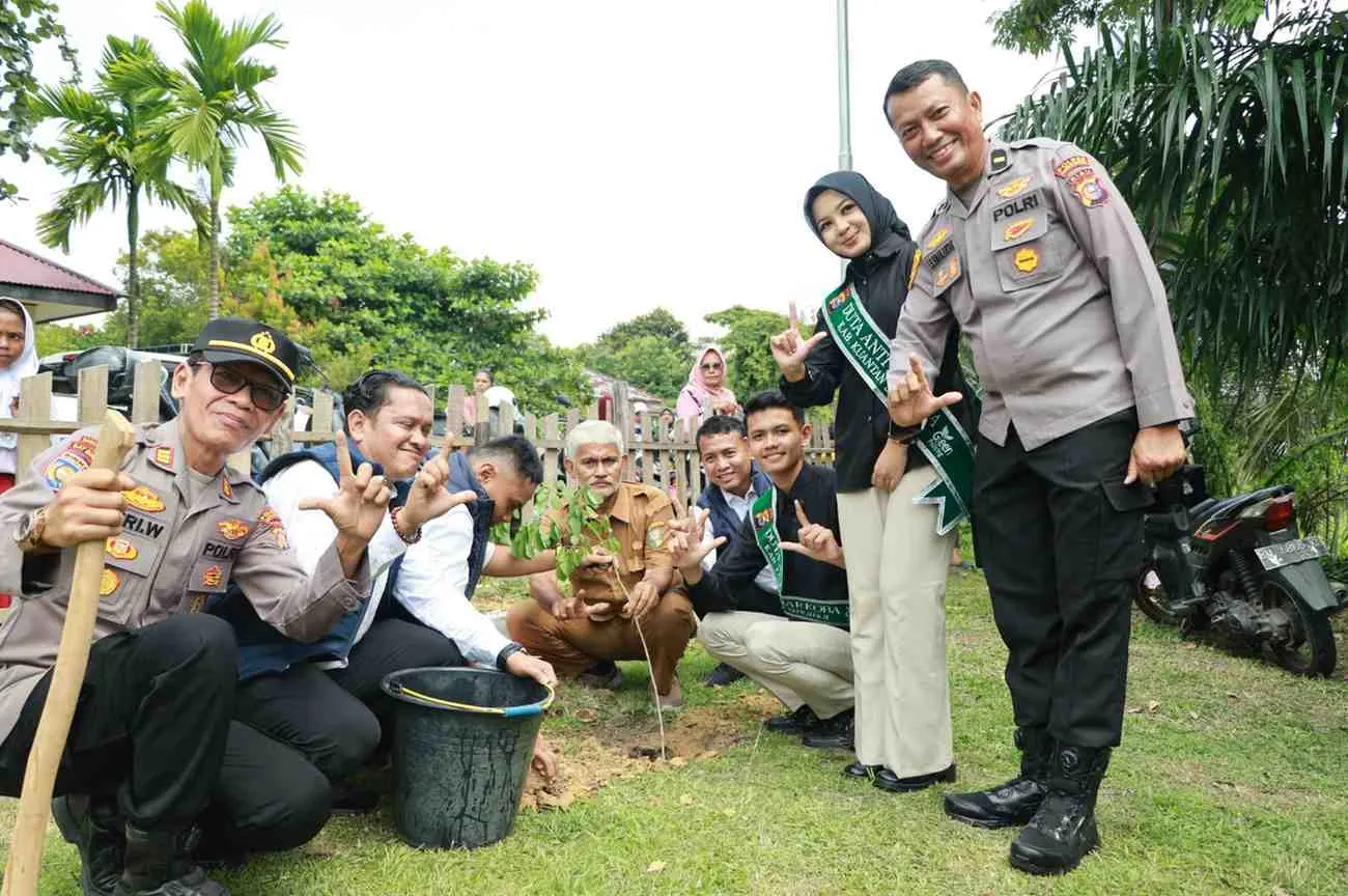 Polres Kuansing Gerakkan Aksi Hijau di Desa Jake, Dukung Program Green Policing Polda Riau