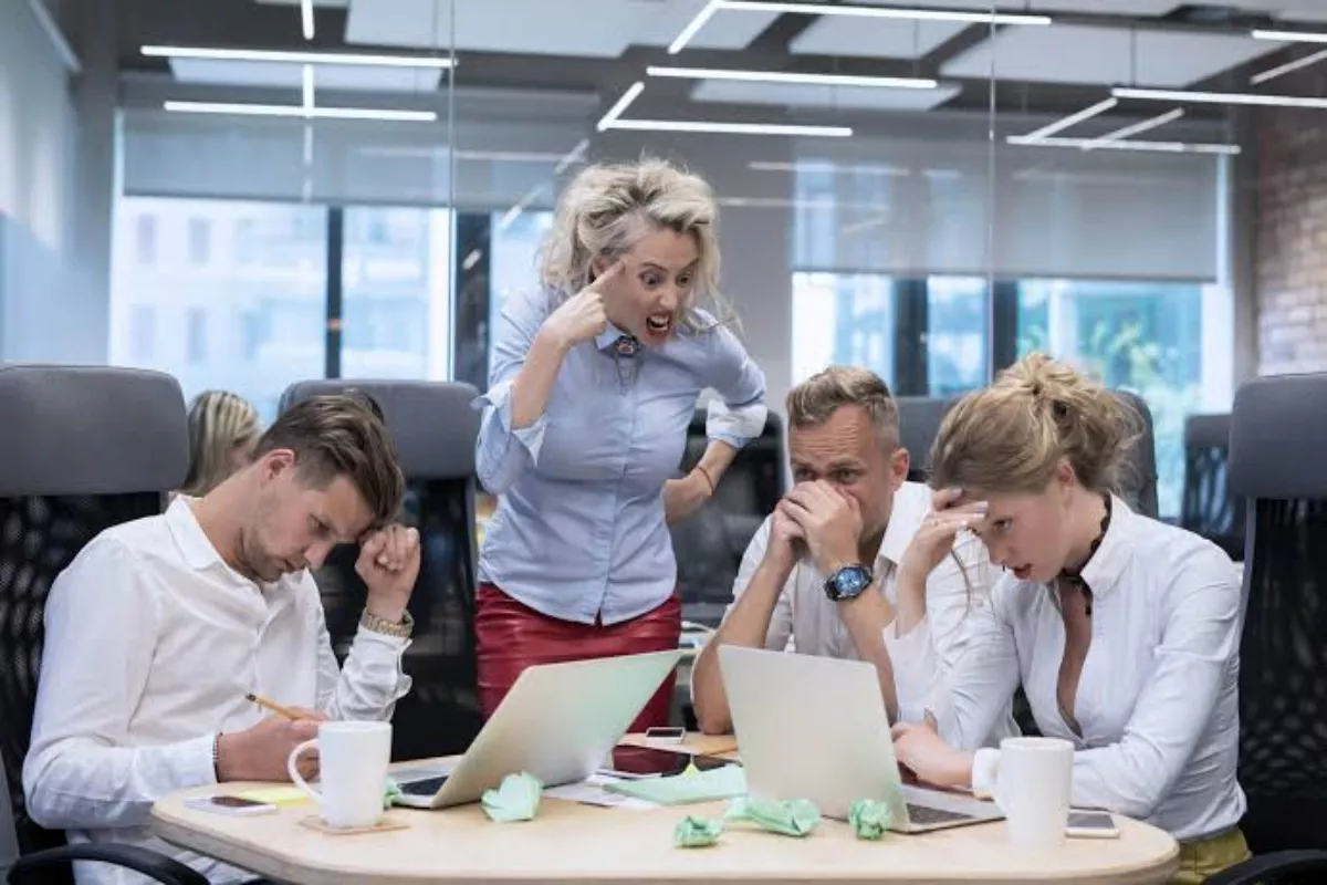 Ciri-Ciri Toxic Work Environment dan Atasan yang Inkompeten