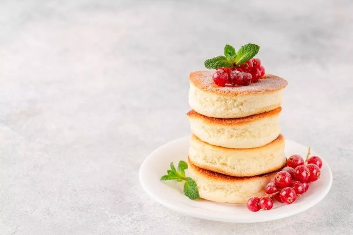 Kupas Tuntas Bedanya Pancake Biasa vs Soufflé Pancake Jepang Fluffy