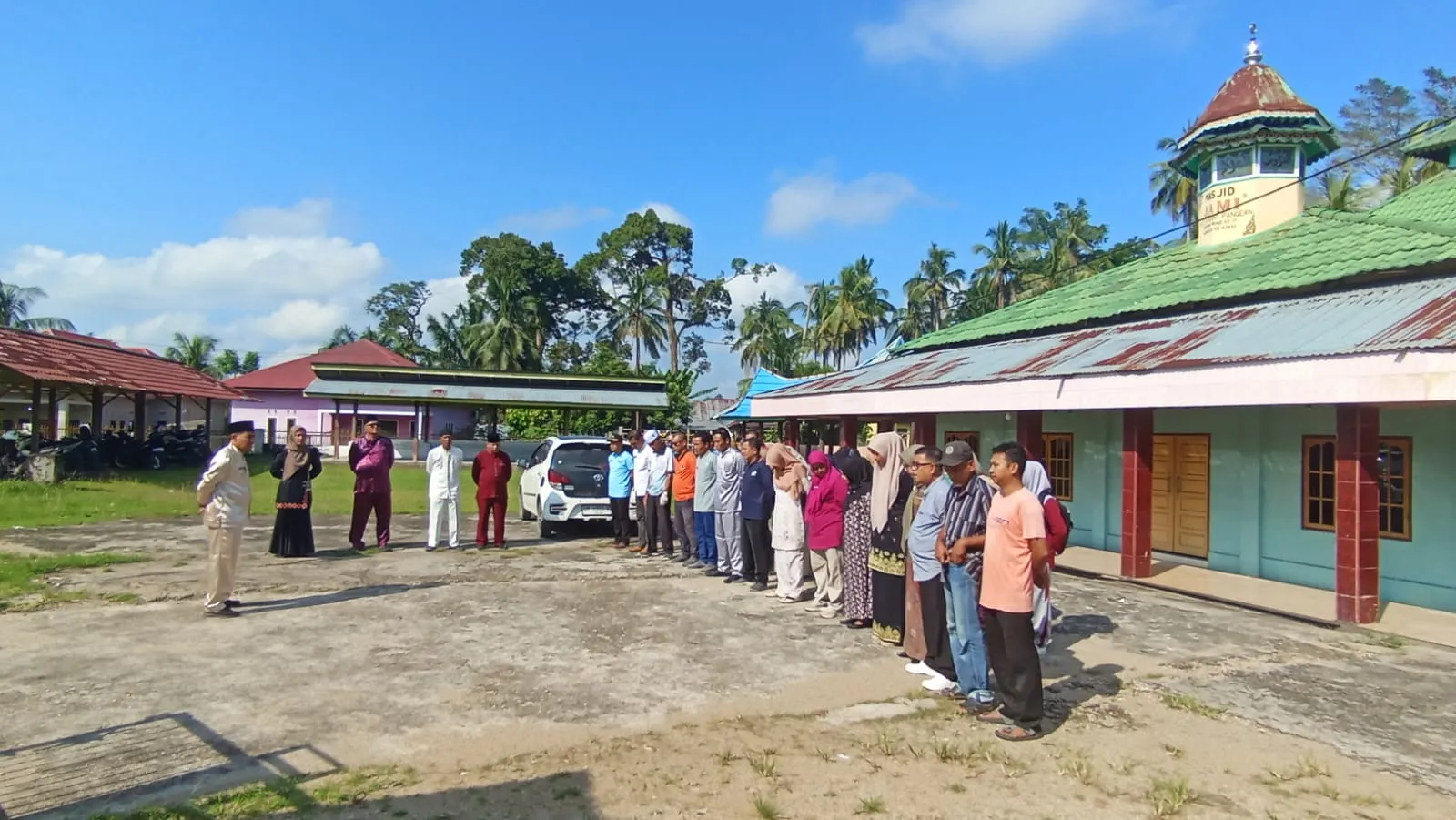 Aswandi Gerakkan ASN WFH di Pangean, Gotong Royong Perbaiki Jalan dan Bersihkan Masjid