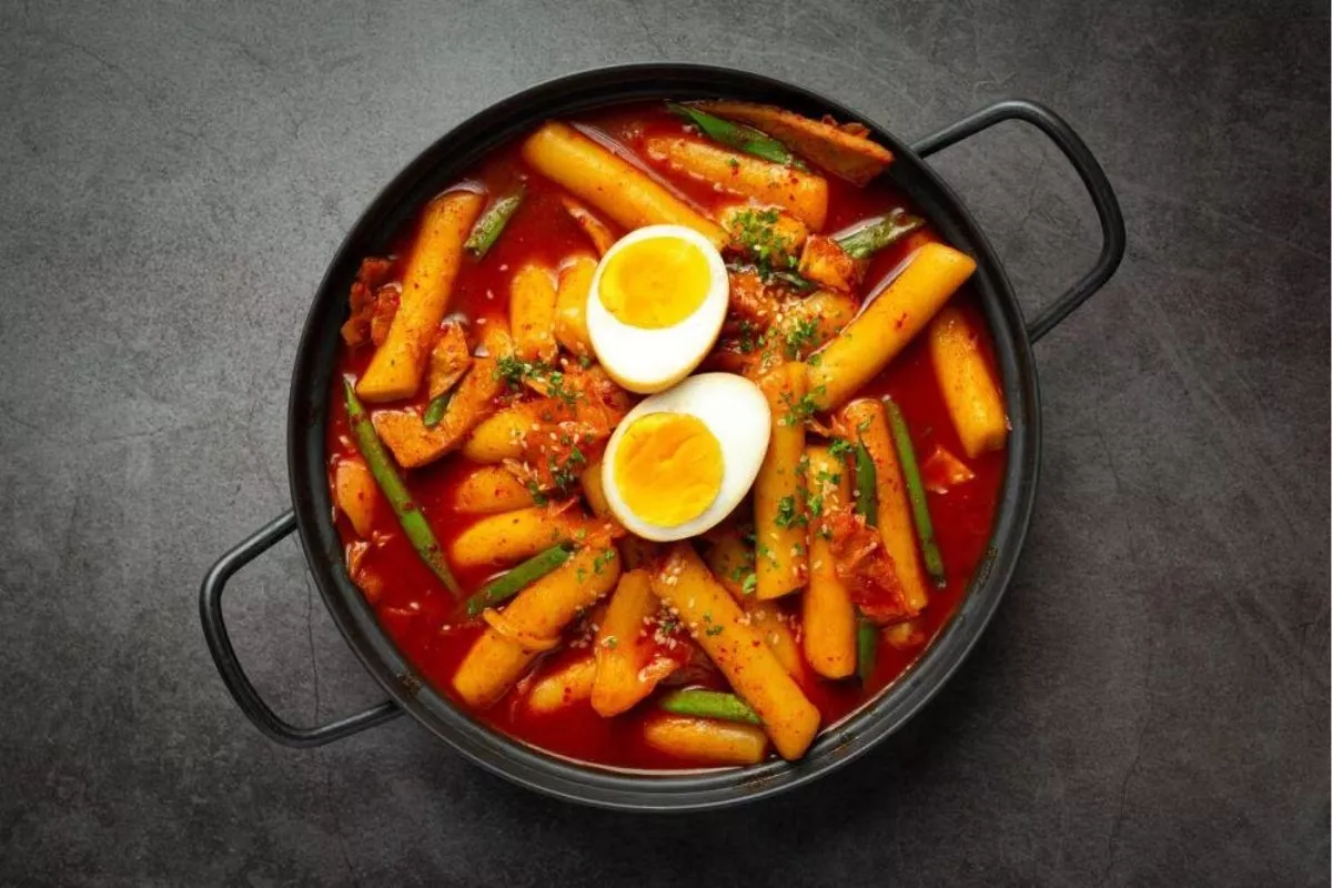 Kenapa Tteokbokki Keras dan Alot? Ini 5 Tips Memasak Kue Beras