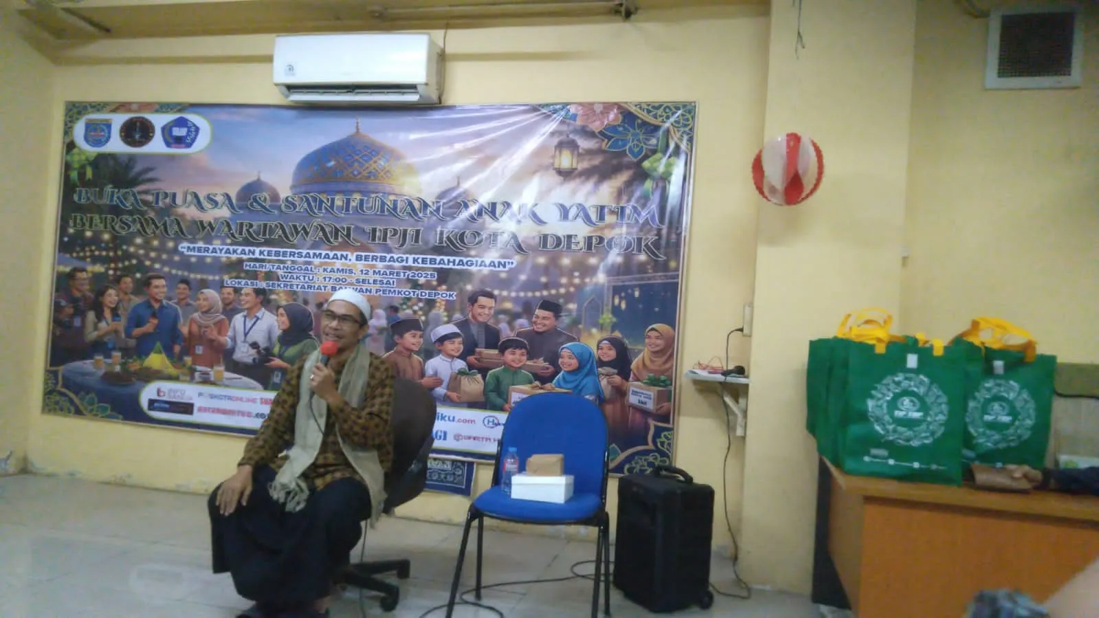 Ustadz Syahruddin El Fikri Berikan Tausiyah di Acara Bukber Balai Wartawan Pemkot Depok