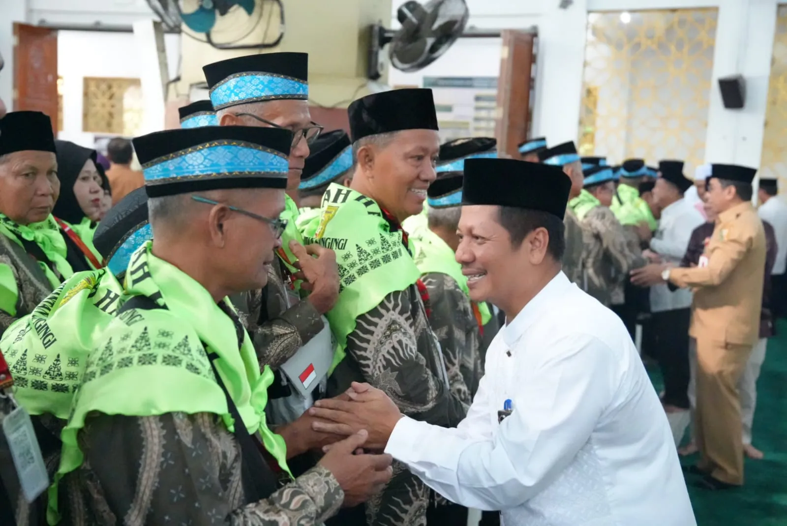 Pemkab Kuantan Singingi Lepas 186 Jemaah Haji 2026, Wabup Imbau Jaga Kesehatan dan Kekompakan
