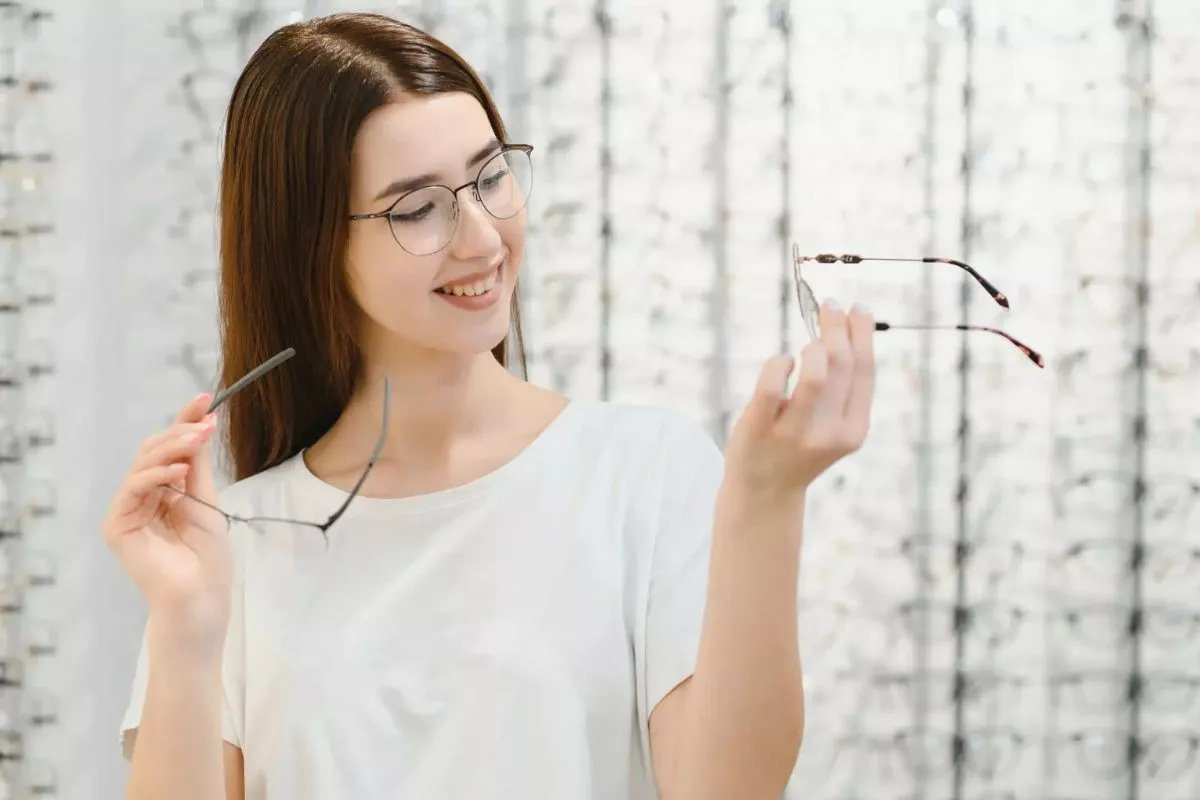 Tips Memilih Kacamata Sesuai Kebutuhan Anda