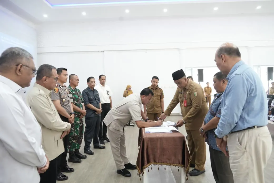 Bupati Kuansing dan Sejumlah Perusahaan Teken MoU Penanganan Jalan Benai–RAPP