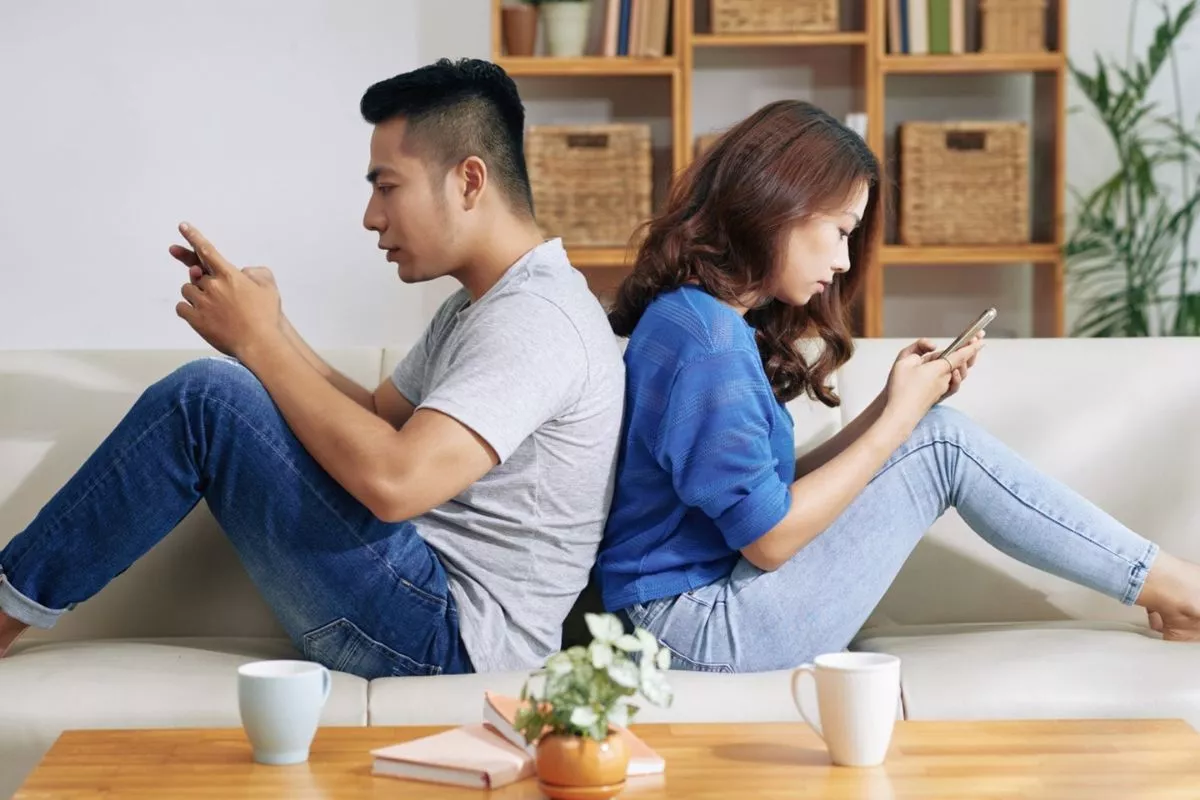 Dampak Penggunaan Gadget pada Psikologis Remaja & Solusinya
