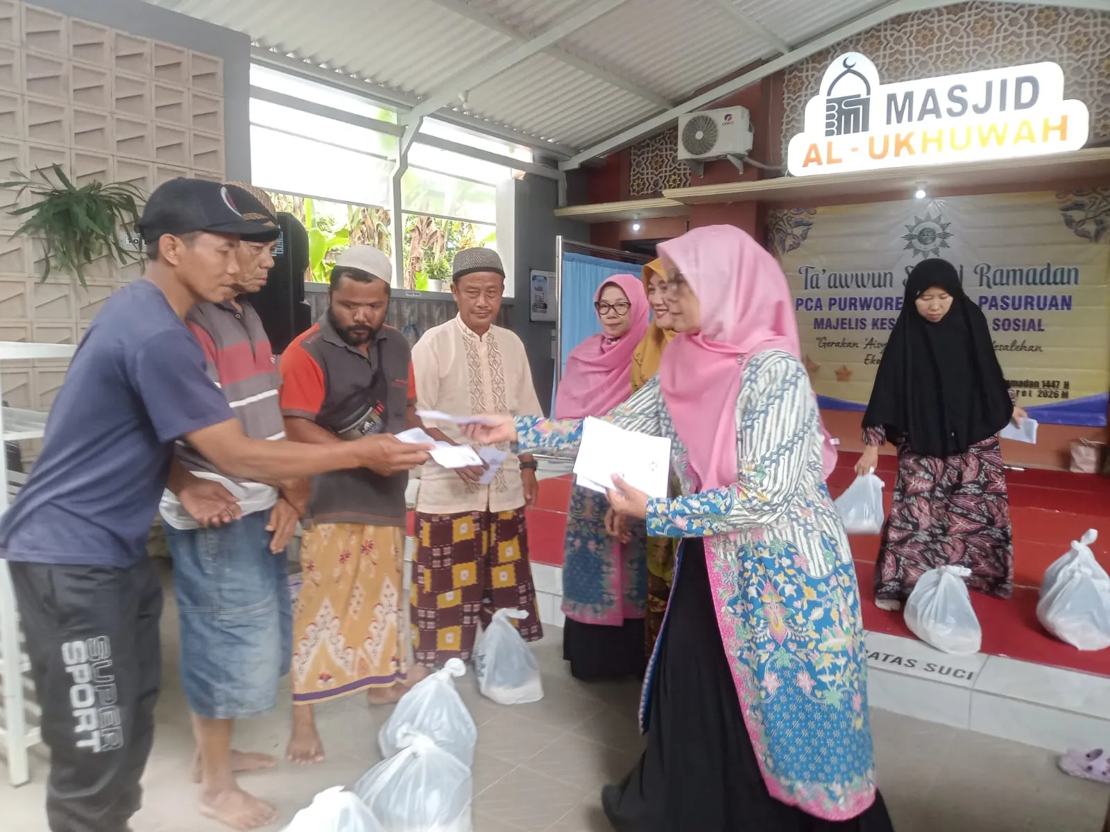 PCA Purworejo Salurkan 68 Paket Sembako dalam Ta’awun Sosial Ramadhan