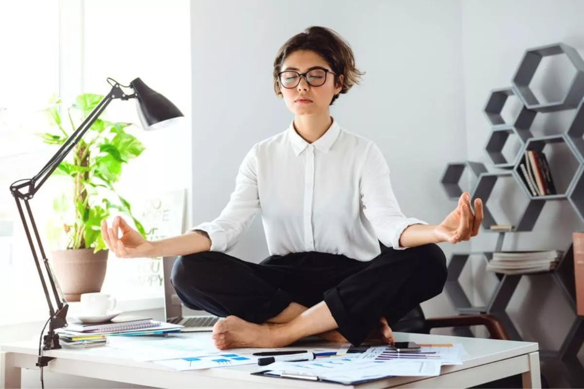 Cuma Duduk Diam, Omzet Melesat? Rahasia Manfaat Meditasi untuk Produktivitas