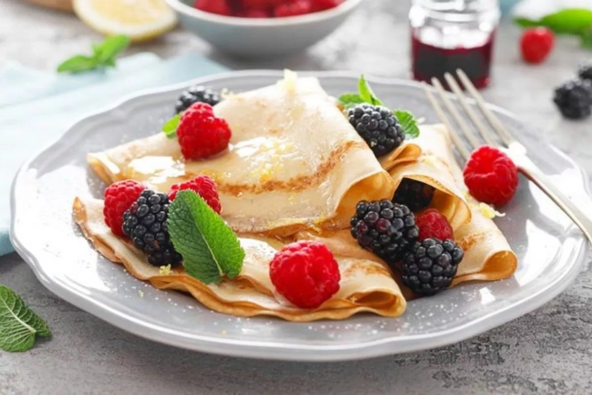 Rasio Tepung dan Susu untuk Crepes yang Tetap Crispy Lentur Sempurna
