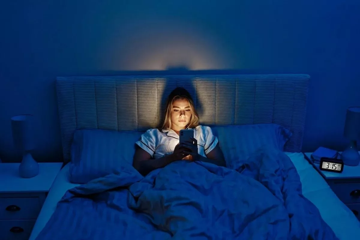 Bahaya Paparan Blue Light Lampu Tidur Malam Hari & Cara Mengatasinya