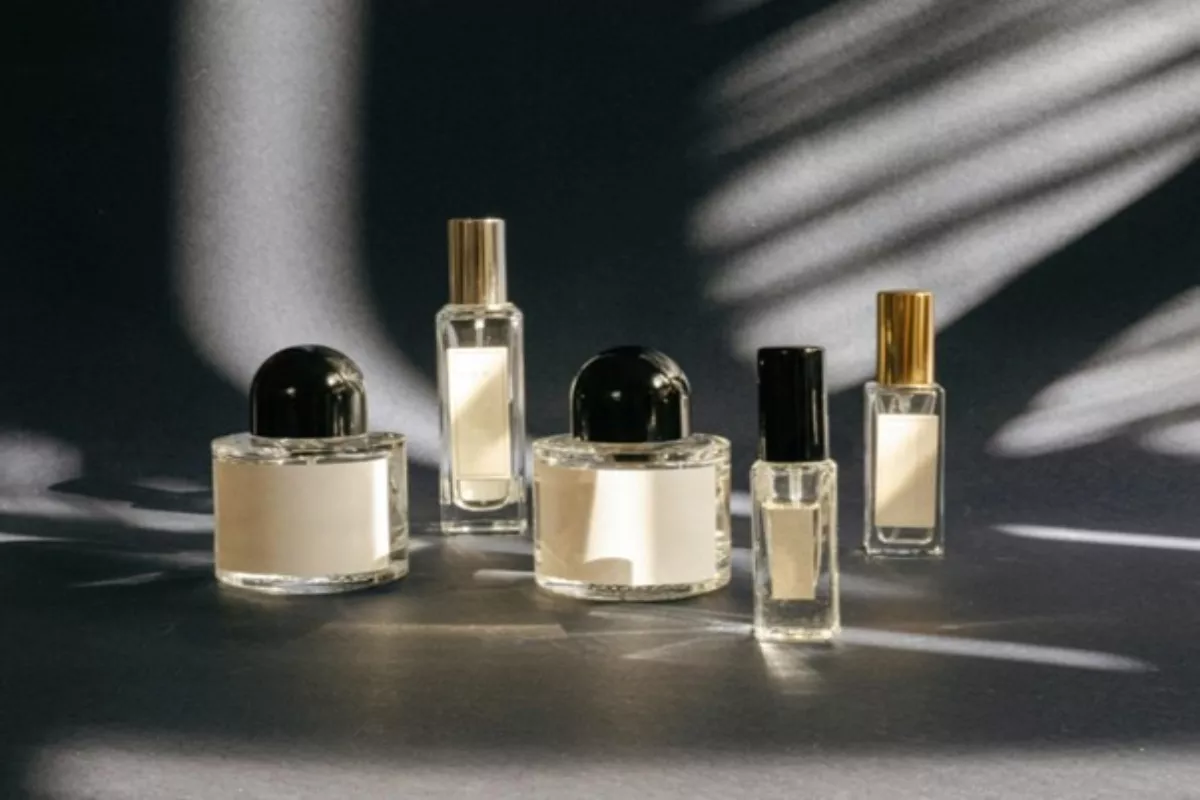 Strategi Pemasaran Toko Parfum Refill Secara Online Sukses