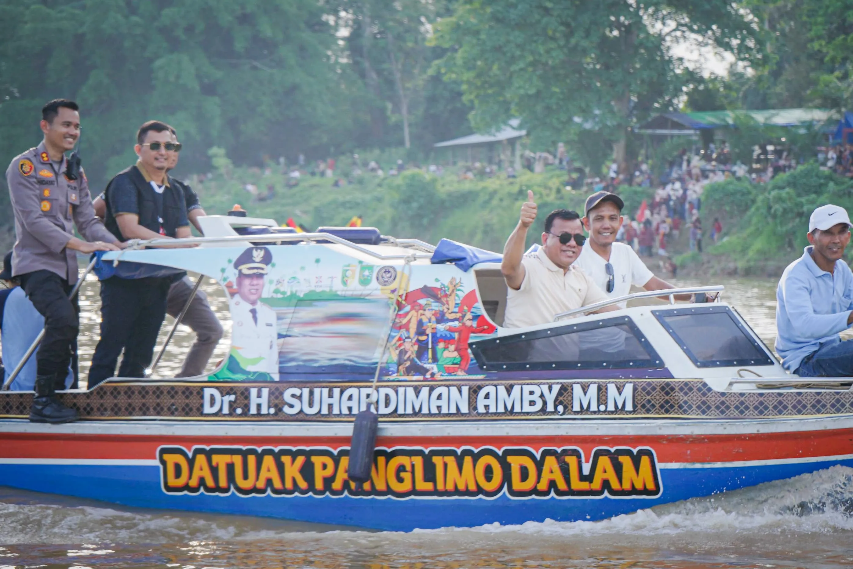 Bupati Kuansing Tutup Festival Pacu Jalur Rayon I Inuman, Dorong Pelestarian Budaya dan Perputaran Ekonomi Masyarakat