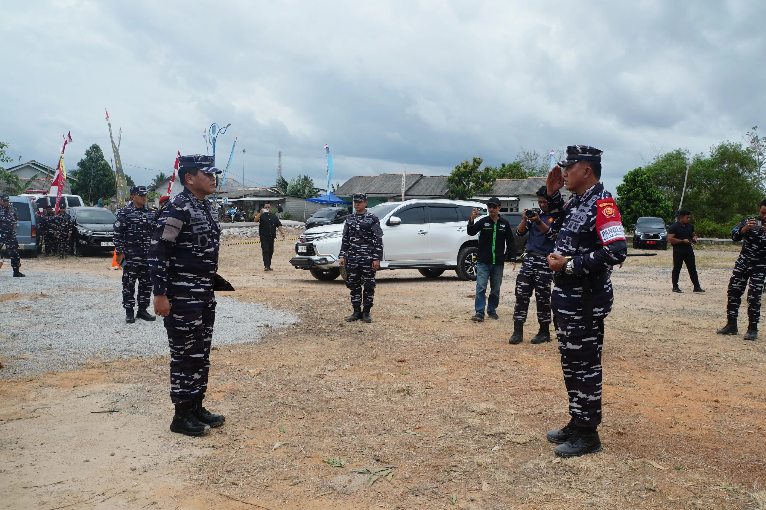 Tingkatkan Kesiapan dan Kemampuan Tempur, TNI AL Kodaeral IV Gelar Manlap Latopshantai di Pantai Sungailiat Babel