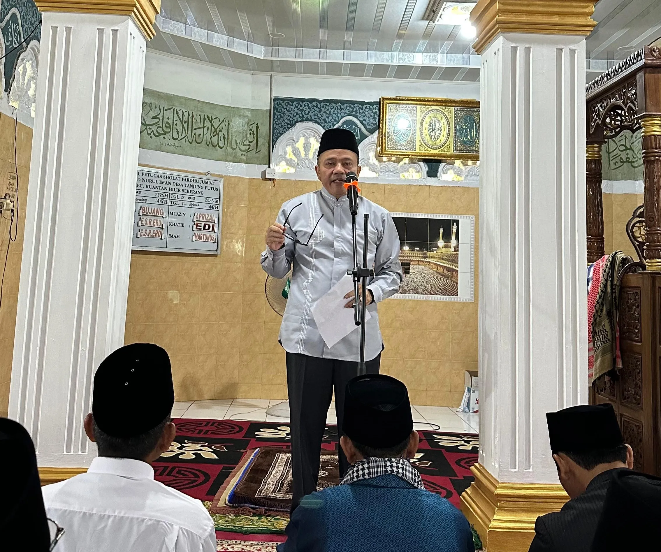 Bupati Kuansing Sampaikan Pesan Ukhuwah dan Pembangunan Saat Sholat Idulfitri di KHS