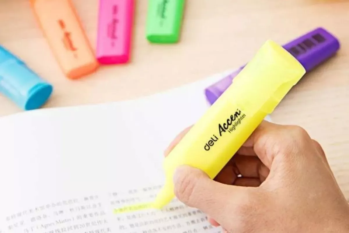 Teknik Speed Reading & Highlighting: Cara Menandai Buku Tanpa Boros Tinta