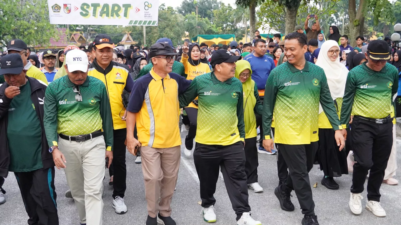 Semarakkan HAB ke-80, Kemenag Pekanbaru Gelar Jalan Sehat Kerukunan