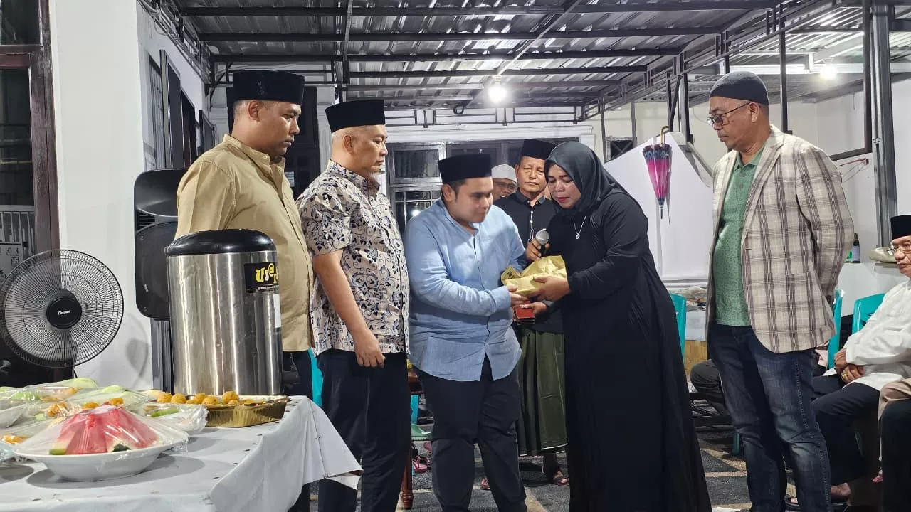 PWI Pusat Serahkan Sagu Hati ke Ahli Waris Almarhum Zulmansyah Sekedang