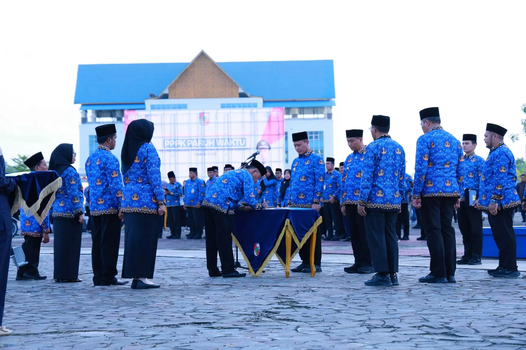 Lantik 5.137 PPPK Paruh Waktu, Wako Pekanbaru: Jangan Terlalu Euforia