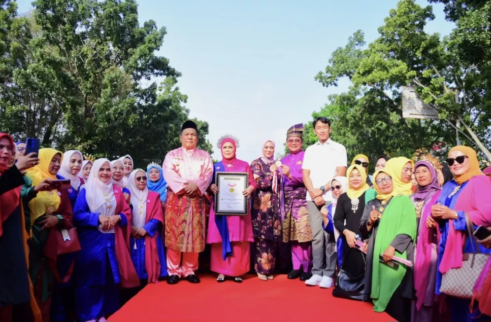 Tari Zapin Massal Berkebaya Laboh Kekek Riau Pecahkan Rekor Dunia sebagai Warisan Budaya Takbenda