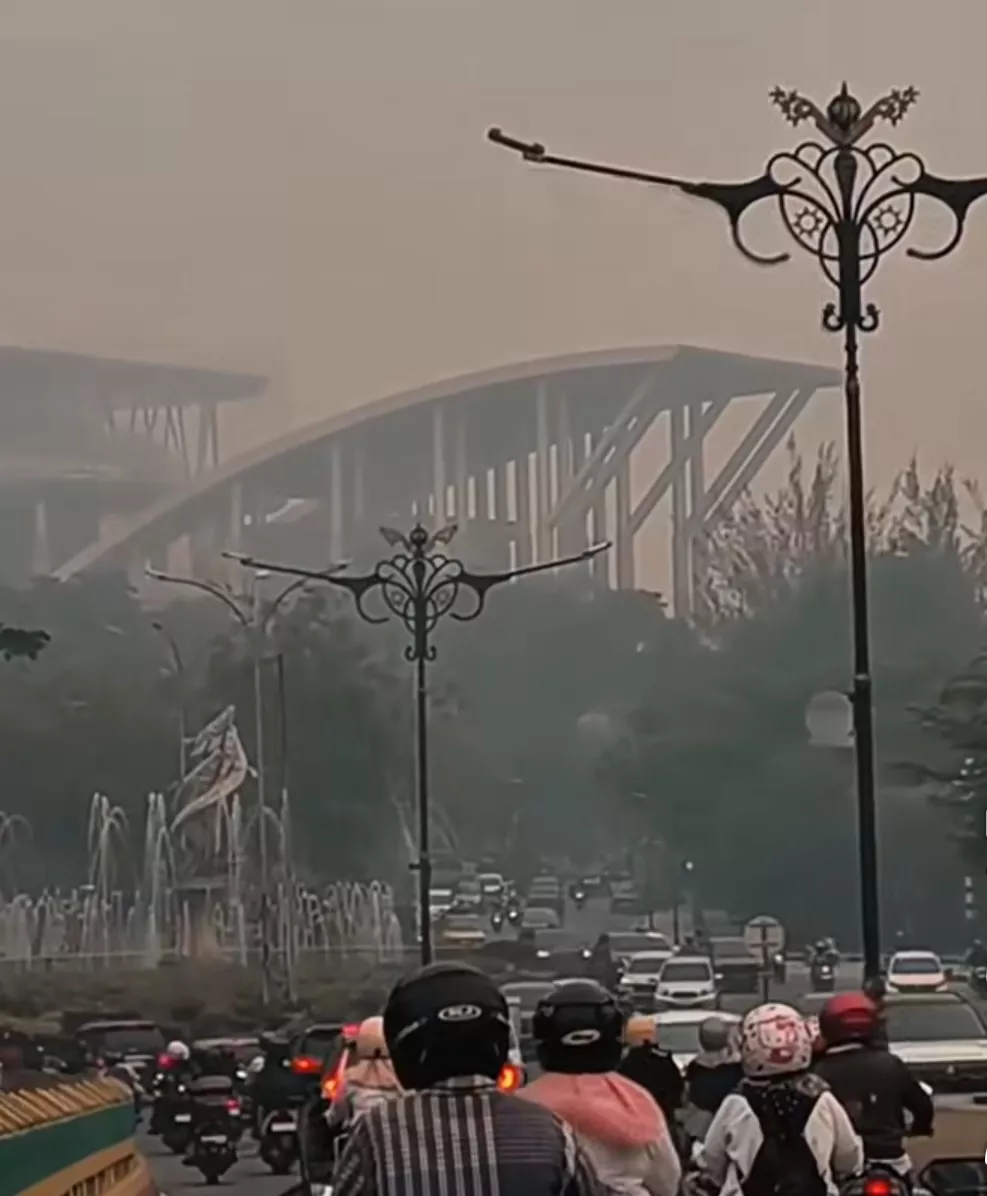 Pekanbaru Dikepung Kabut Asap Pekat, Johny S Mundung: 12.000 Warga Dilaporkan Mulai Terserang ISPA
