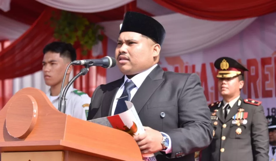 Upacara HUT Ke-81 RI di Pinggir, M. Arsya Fadillah Bacakan Teks Proklamasi