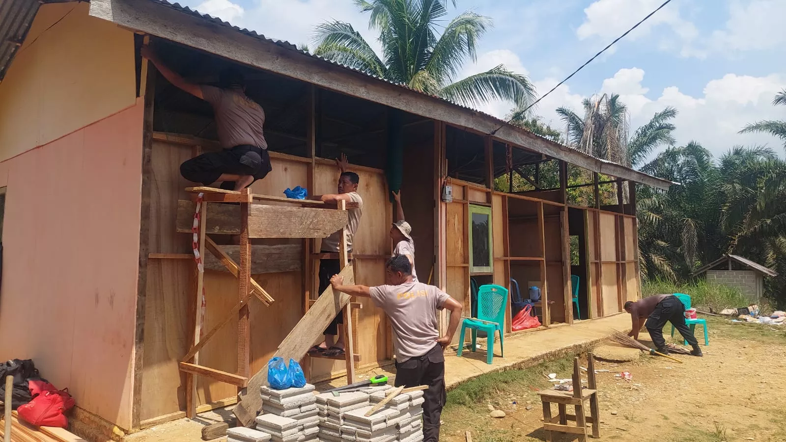 Kapolres Kampar Gerak Cepat, Renovasi SDN 007 Dikebut hingga Tuntas
