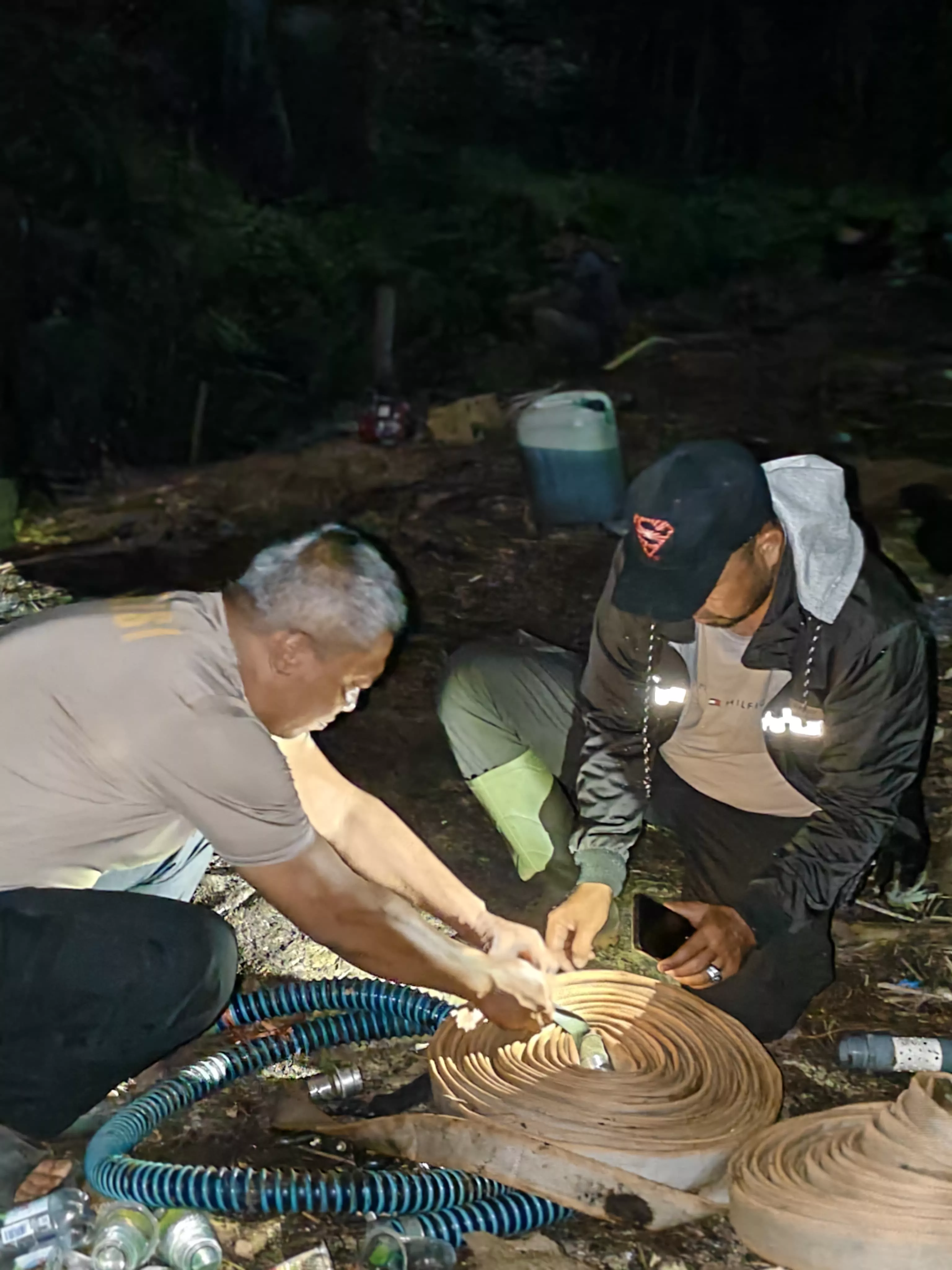 Saat Warga Terlelap, Kapolres Inhil dan Tim Gabungan Masih Berjibaku Dinginkan Bara Karhutla