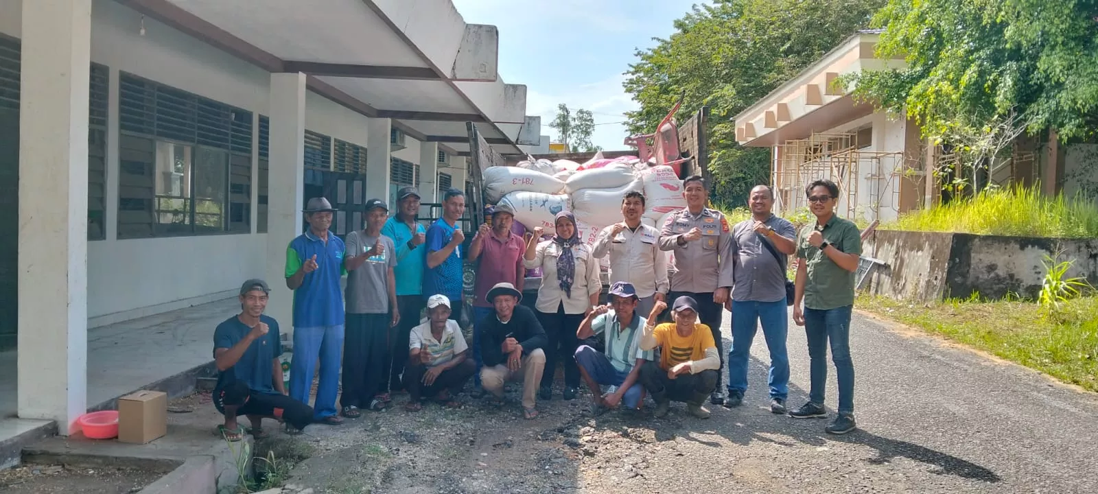Kapolsek Kampar Turun Langsung, Kawal 3 Ton Jagung Petani hingga ke Bulog
