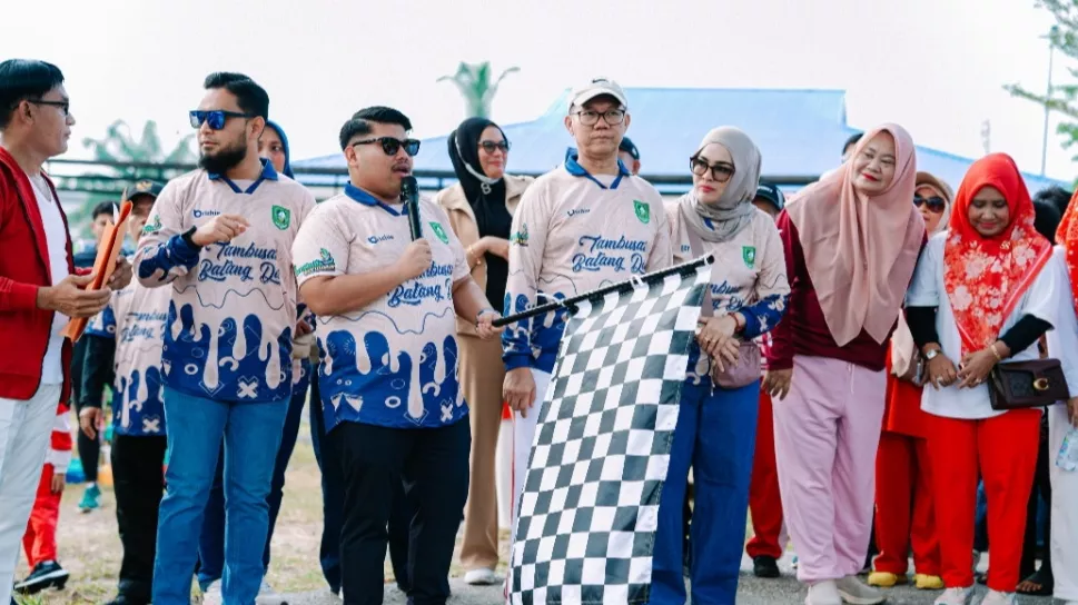 Wakil Ketua I DPRD Bengkalis Lepas Kegiatan Jalan Santai di Bathin Solapan