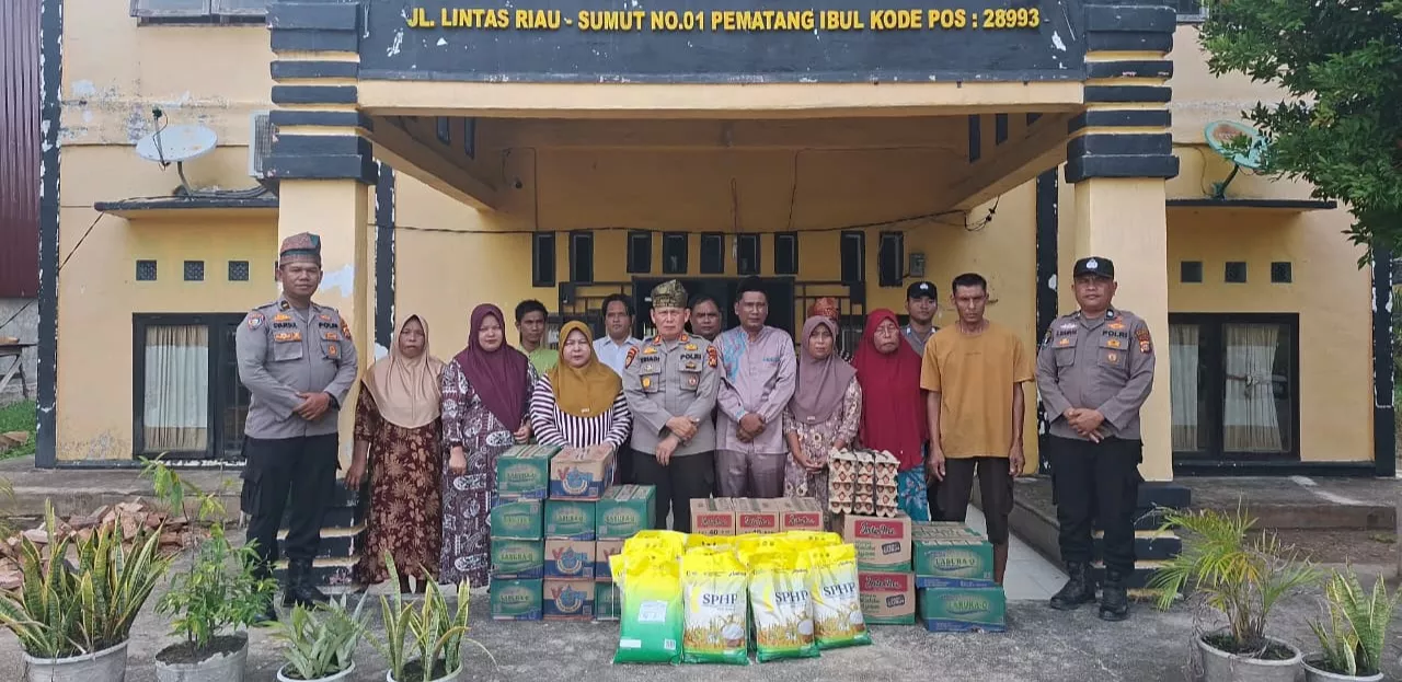 Puting Beliung Rusak 37 Rumah di Pematang Ibul, Polsek Bangko Pusako Turun Bantu Warga