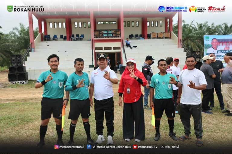 Wabup Syafaruddin Poti Buka Turnamen Sepak Bola Antar SLTA se-Rohul menyambut HUT Rohul ke 27