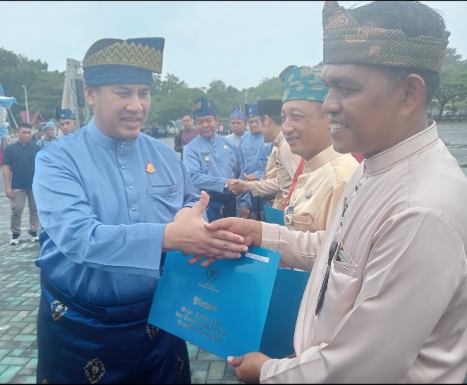 HUT ke-27 Rohul, Kajari Fredy Simanjuntak Hadiri Upacara dan Serahkan Piagam Penghargaan