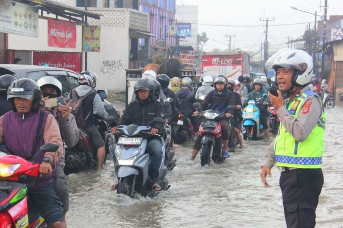 Akses Baleendah-Dayeuhkolot Banjir, Jalur Lumpuh dan Motor Mogok