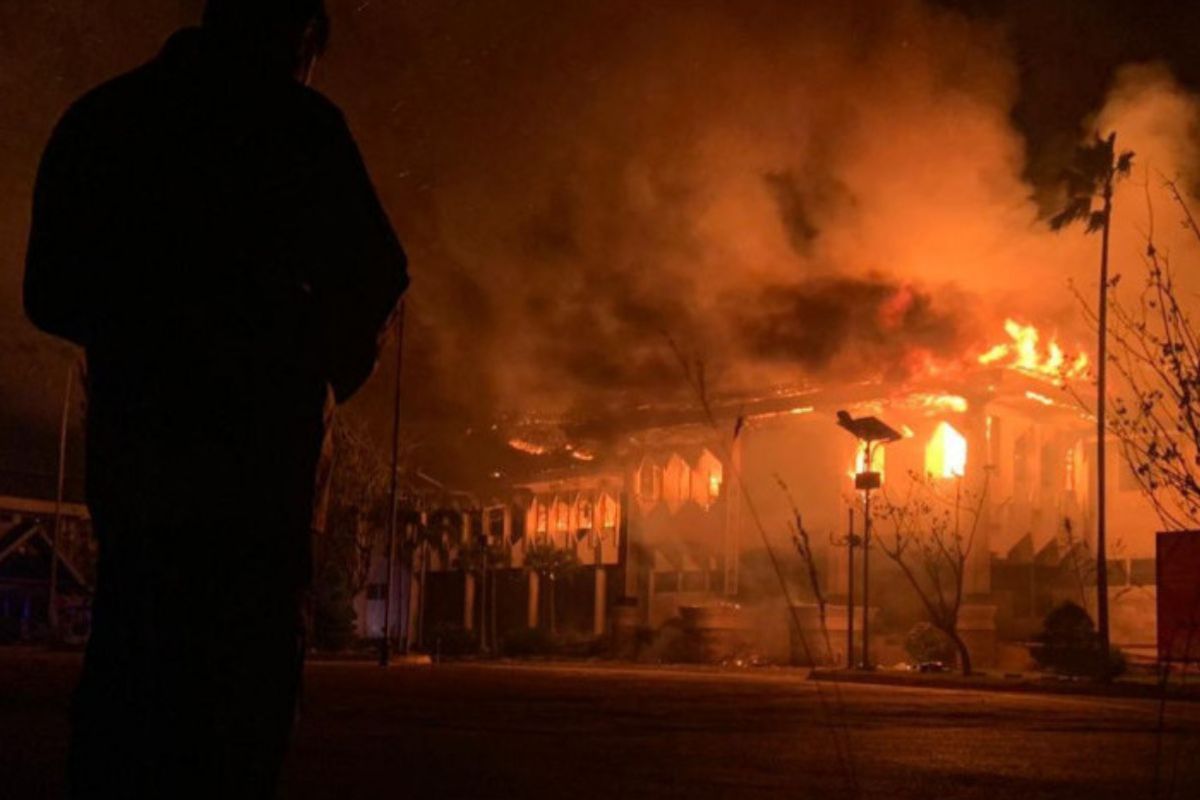 Kantor Bupati Bulungan Terbakar, Seorang Petugas Damkar Terluka