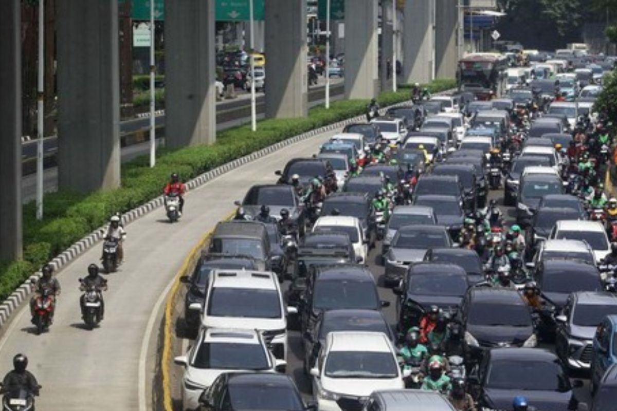 Lebih Efisien, Warga Jakarta Pilih Macet ketimbang Naik Angkutan
